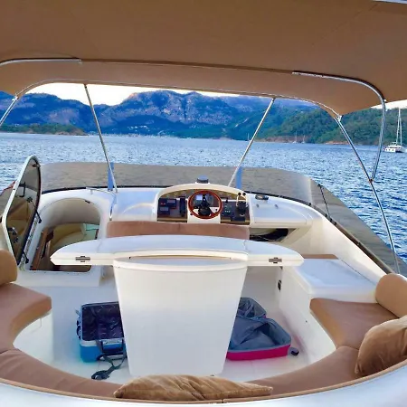 M/y Alex Fairline Squadron 55ft 보트호텔