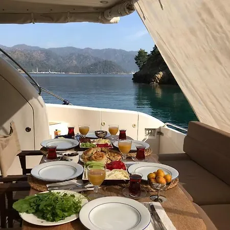 M/y Alex Fairline Squadron 55ft