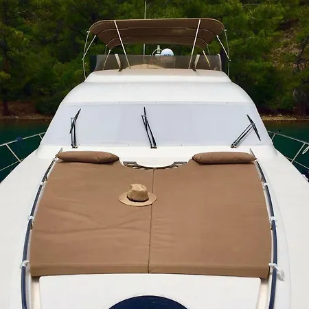 M/y Alex Fairline Squadron 55ft 보트호텔