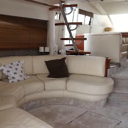 Botel M/y Alex Fairline Squadron 55ft *
