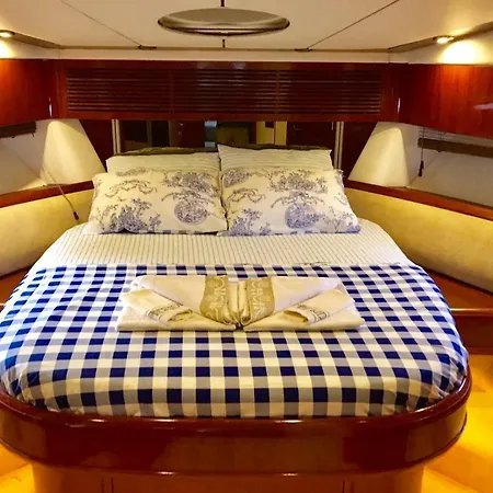 M/y Alex Fairline Squadron 55ft Botel *